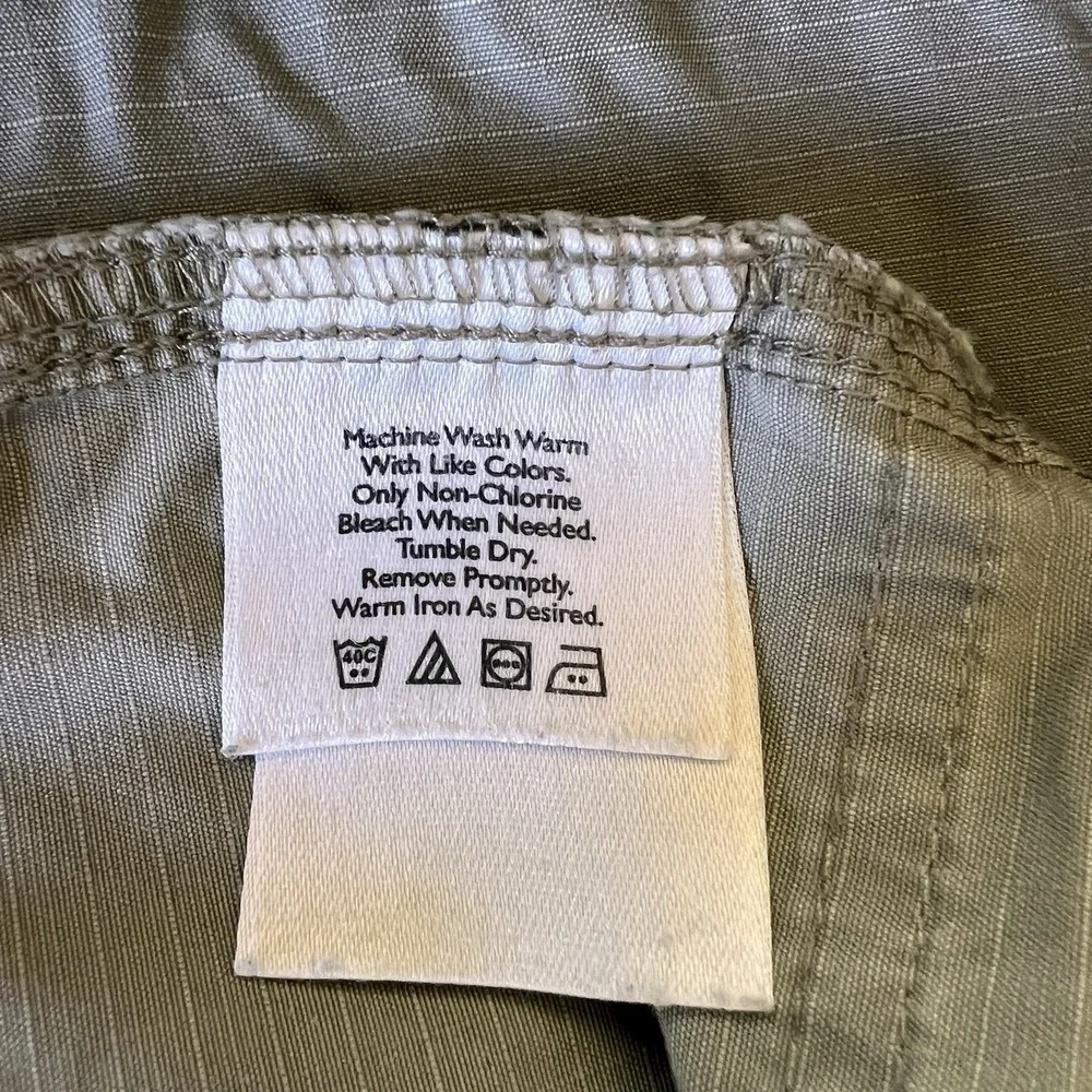 3/$25 SALE! Eddie Bauer Women's Gray Roll‎ Tab Shorts Size 10 Casual Hiking